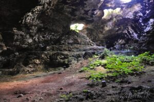Kythira - o ostrove - Jaskyňa Chousti neďaleko Diakofti skrývala stopy po dávnych obyvateľoch ostrova.
