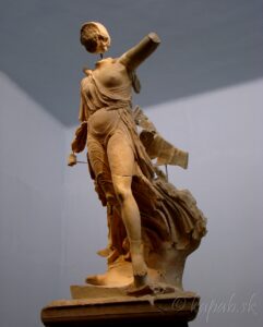 Olympia, socha Niké