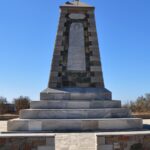 Tinos, Chora, pamätník na počesť bojovníkov, ktorí zahynuli v balkánskych vojnách