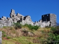 Zachované hradby starej Mesénie so strážnou vežou
