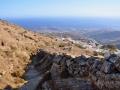 ostrov Tinos - Pod nami leží dedina Dio Choria a napravo na obzore Chora, hlavné mesto Tinosu.