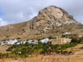 Vrch Exombourgo nad dedinou Xinara, Tinos