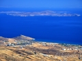Z vrcholu kopca Exombourgo vidieť ostrovy Mykonos, Rineia, Paros aj Naxos