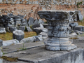 Filippi - agora , jedna z množstva korintských hlavíc