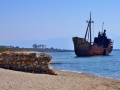 Vrak lode Dimitrios na pláži Selinitsa severne od Gythea