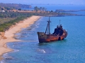 Vrak lode Dimitrios na pláži Selinitsa za slnečného dňa