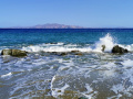 Tinos a Andros - itinerár 2021  Na pláži Santa Margarita s Mykonosom na dohľad