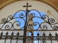 Kovaná brána do kostola Agia Triada v Kardiani, Tinos