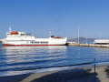 Kythira 2022 - Ráno v Neapoli, modrá obloha, pokojné more - ideálne pre plavbu na Kythiru.