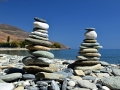 20 naj pláží podľa kapab.sk  -  pláž Lichnaftia na Tinose, staviame pandrlákov