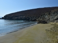 20 naj pláží podľa kapab.sk  - pláž Pachia Ammos na Tinose pokrýva žltozelený piesok