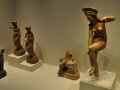 Terakotová figúrka Afrodity vyzúvajúcej si sandálu a ďalšie votívne dary