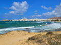 Pláže na ostrove Naxos - Agios Georgios, kde práve fúkal vietor