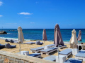 Južná časť pláže Agios Prokopios je takisto organizovaná