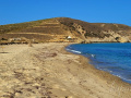 Pláž Amitis s kostolom Agios Georgios
