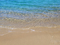 More je tyrkysové a voda krištáľovo čistá.