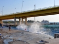 Rybári pod mostom Rio-Antirio