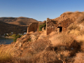 Ostrov Serifos,  Megalo Livadi s baňou, kde sa ťažila železná ruda