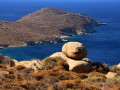 strov Serifos, juh ostrova s granitovými balvanmi