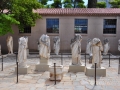 Starý Korint, sochy z rímskeho obdobia pred múzeom