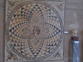 Starý Korint, múzeum, mozaika dlážky z rímskej vily z 2. st. n. l. s hlavou Dionýza