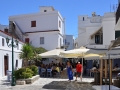 Tinos, Chora, ulička s obľúbenými tavernami a kaviarňami