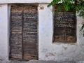Tinos, Volax - dvere a okenice s obľúbenými básňami