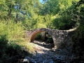 Zagori - ďalší z kamenných mostov po trase, Geromniou. Nazvali ho podľa dedinčana, ktorý sa utopil v riečke.