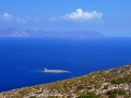 Pohľad od kostola Agios Georgios na pobrežie Peloponézu a vrak lode Nordland (Kythira)