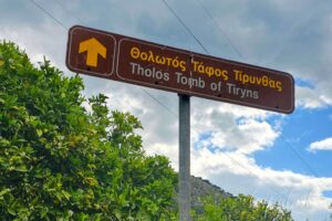 Tholos (hrobka) v Tyrinse, Peloponéz Tholos (hrobka) v Tyrinse, Peloponéz